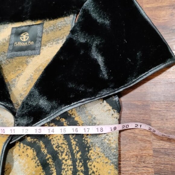 Furious Fur Soft Luxe Cozy Faux Fur Cascading Cape Vest Open Front Vest M - Picture 10 of 12